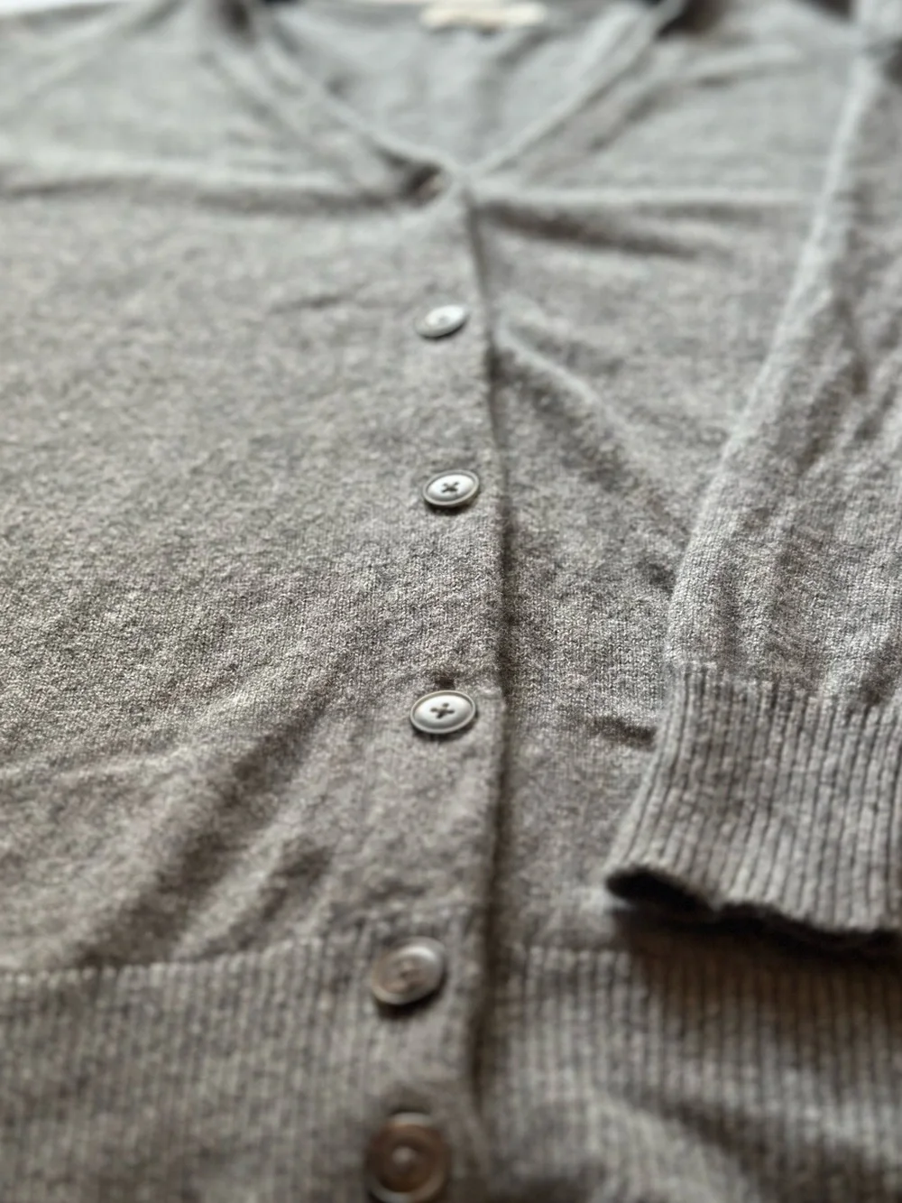 Madewell•merino wool button-down cardigan•XXS•light gray•tortoise shell buttons